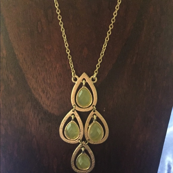 🍁Gold tone necklace - Picture 1 of 3